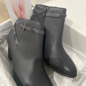 Vionic Women's Upton Ankle Bootie Dark Grey size 6.5 BRAND NEW.